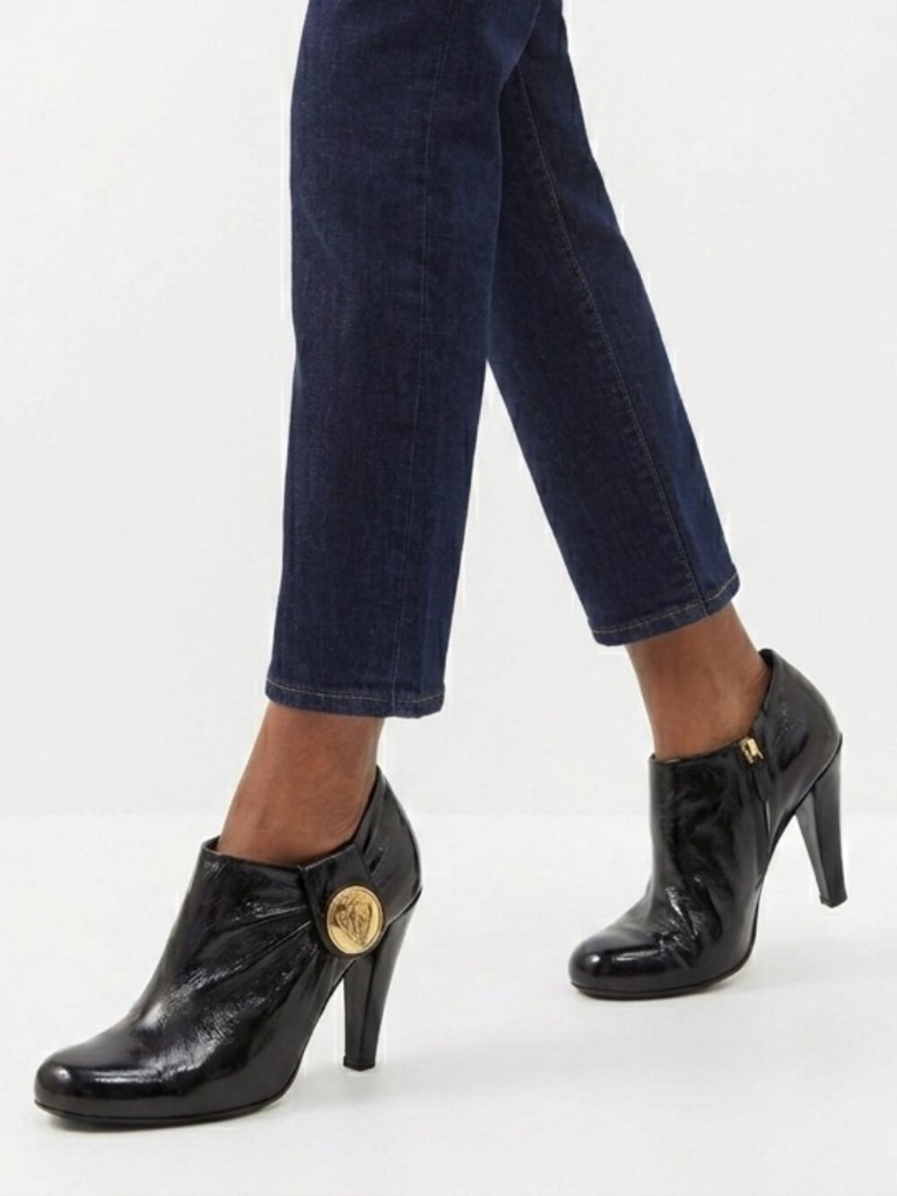 Gucci Hysteria Patent Leather Ankle Booties Crest Logo Heels
